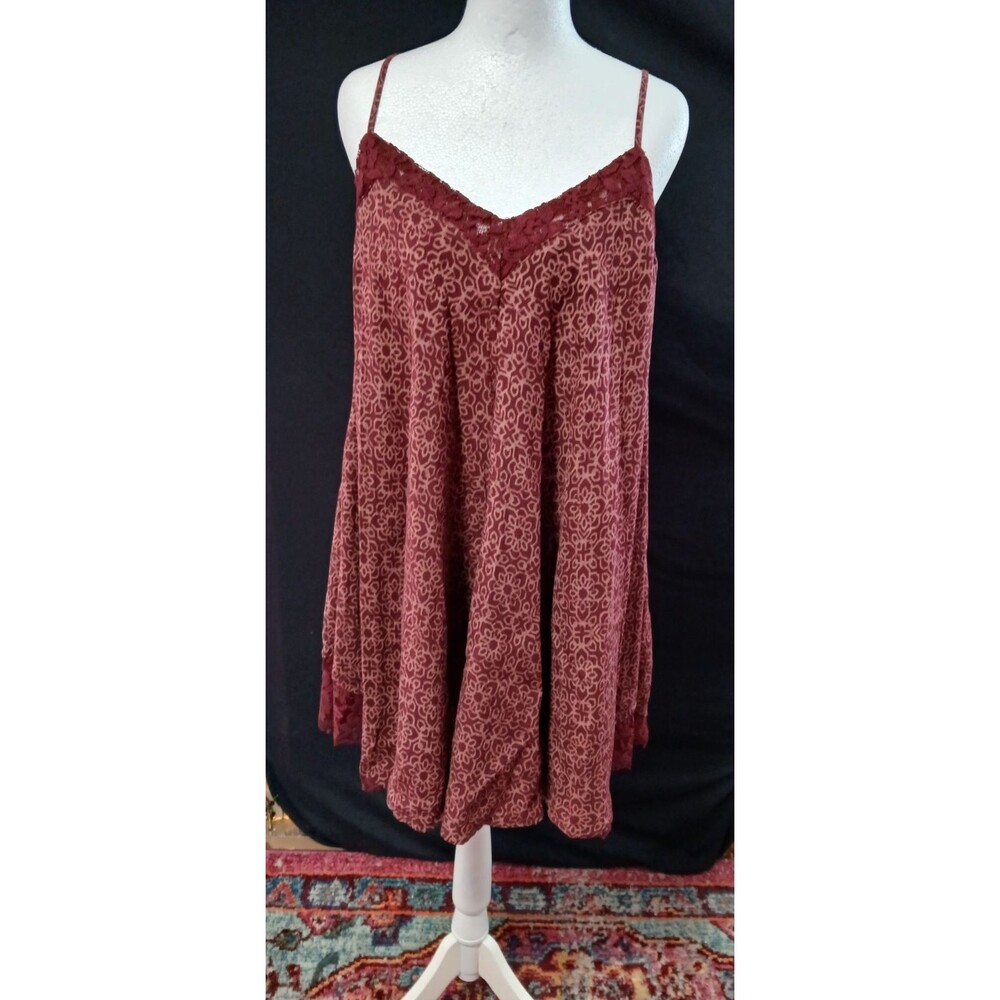 Forever 21 Floral Pattern Spaghetti Strap Slip Style Burgundy Dress Small NWT
